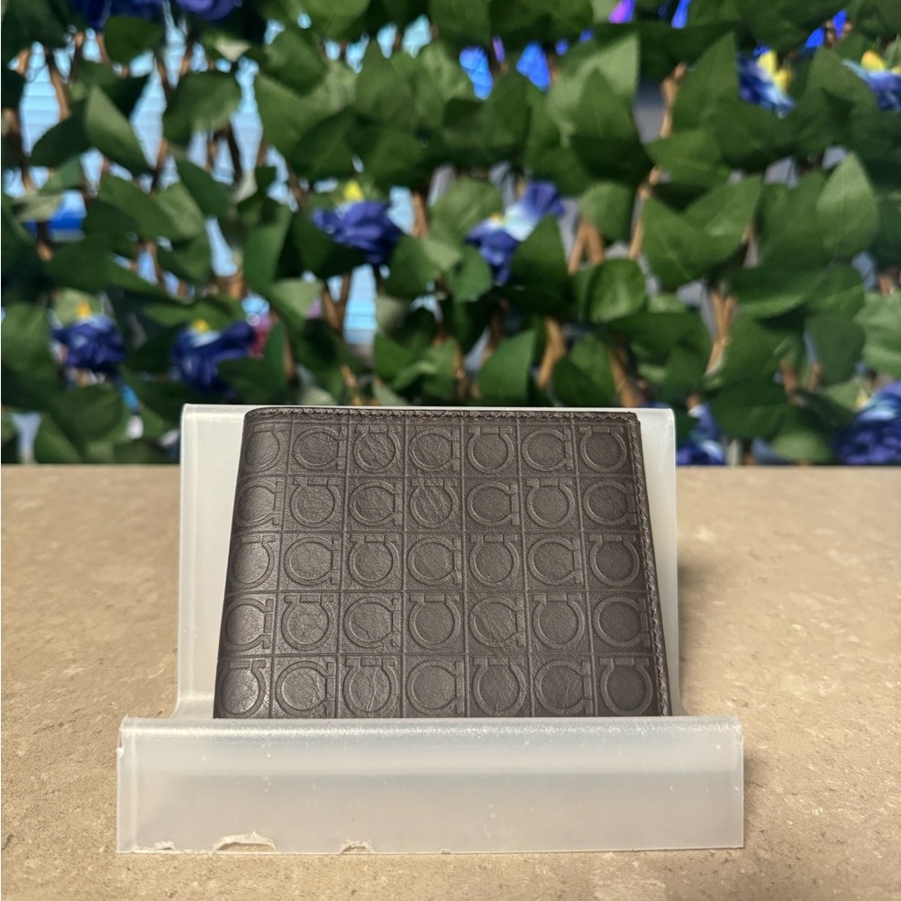 NWOT Salvatore Ferragamo Two-folded Wallet